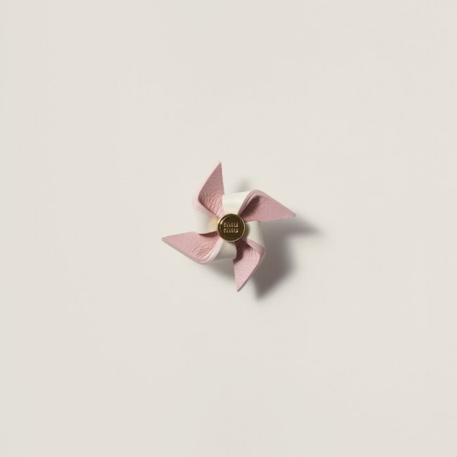 Miu Miu Leather pinwheel brooch - Alabaster White/White