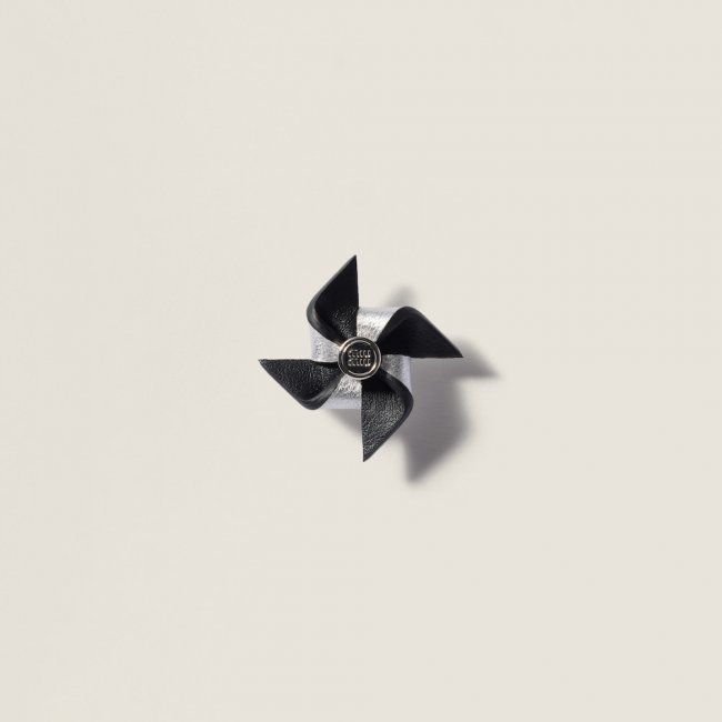 Miu Miu Leather pinwheel brooch - Silver/Black
