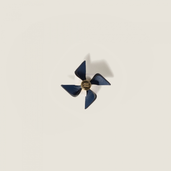 Miu Miu Leather pinwheel brooch - Bright Blue/White